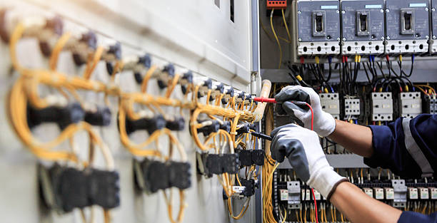 Professional Electrician technician working in Kirkland, IL